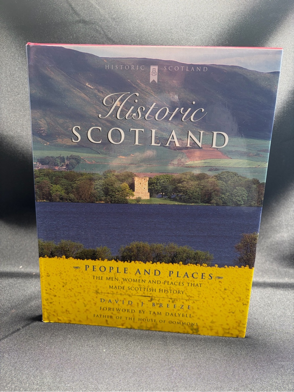 Scotland Coffee Table Book - red 📕